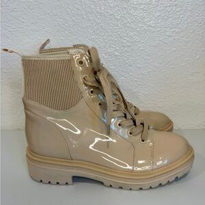 Kenneth Cole Women’s Beige Rhode Light Shiny Lace-Up Combat Moto Boots Size 6.5